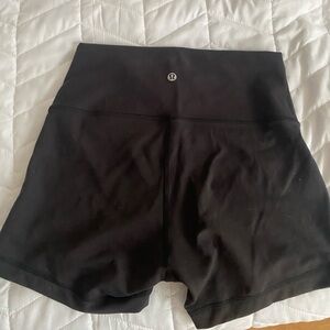 Lululemon size 8 wunder trains 4” short